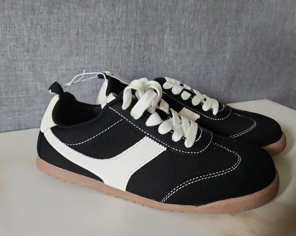 Old Navy Girls Black & White Retro Canvas Sneakers Lace Up Size 3 Youth Kids